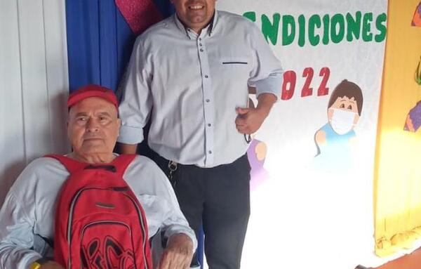 ¡Emotivo! Con muchas ganas de aprender, don Cándido regresó al colegio