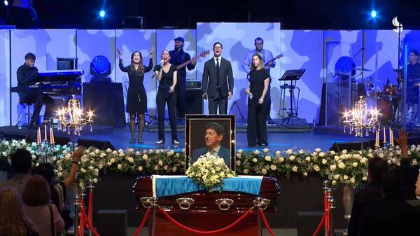 Crónica / Los hijos de Abreu le cantaron a su papá antes de llevarlo al cementerio