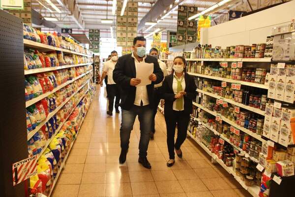 Verifican supermercado donde supuestamente se vendió milanesas en mal estado - La Clave