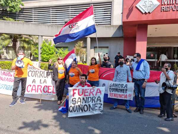 Escrache para legisladores que defiendan a Quiñónez - El Independiente