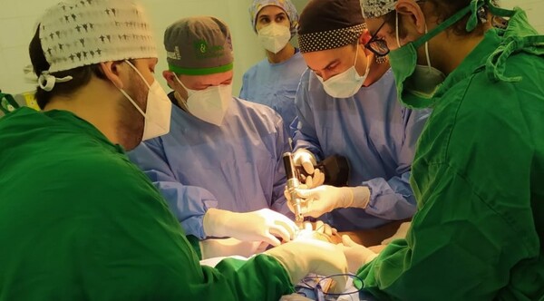 Cirugías de manos de mediana complejidad se realizan hoy en Clínicas