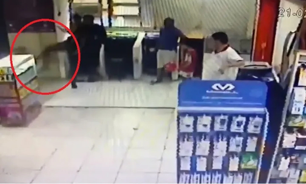 Guardia pateó en la cara a niño lustrabotas - OviedoPress