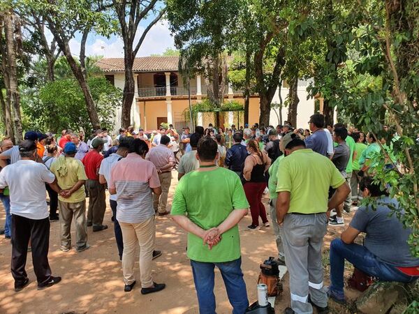 Concejales aprueban intervención del Botánico y piden sacar a Maris Llorens - Nacionales - ABC Color