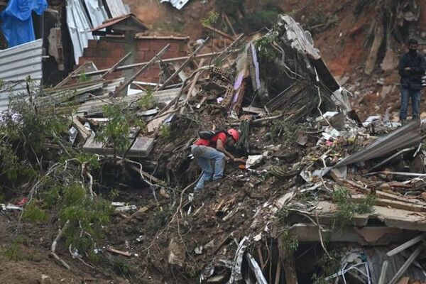 Inundaciones en Petrópolis, Brasil, ya suman casi 200 fallecimientos