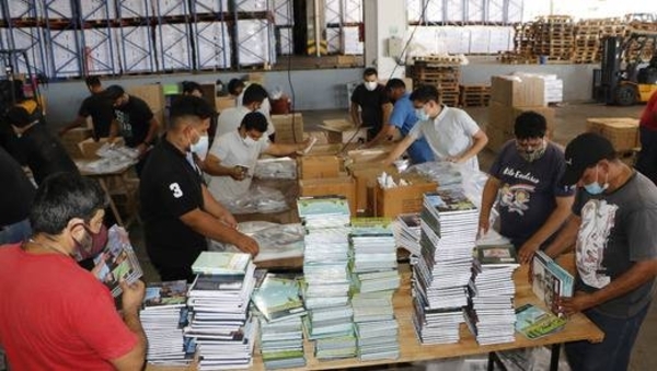 Diario HOY | Alumnos reciben kits escolares incompletos: MEC multa a empresas por incumplimiento