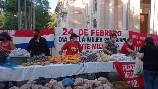Crónica / Campesinos donaron verduras por el Día de la Mujer Paraguaya