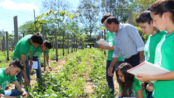 Fortalecerán escuelas agrícolas y la comercialización en beneficio de los pequeños productores