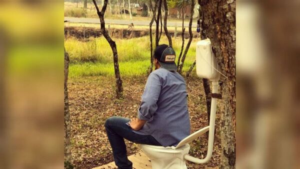 El baño sin pared es usado para fiestas