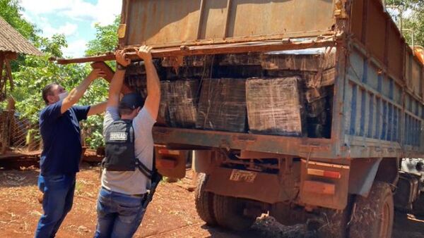 Interceptan un camión con varias toneladas de Marihuana en María Auxiliadora