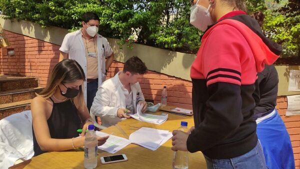 El 54,7% de los ingresantes a Medicina de la UNA son mujeres