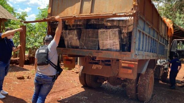 Funcionario judicial cae con toneladas de marihuana en Itapúa