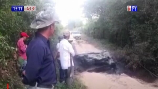 Queman puente de madera en San Pedro y dejan aislados a la comunidad | Noticias Paraguay