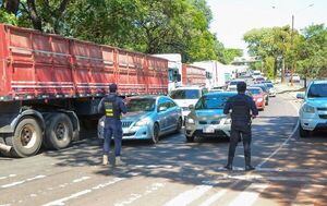 Transportistas llegan a un acuerdo y no cerrarán el Puente de la Amistad - ABC en el Este - ABC Color