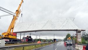 MOPC recibe polémica pasarela de ñandutí de casi USD 2 millones