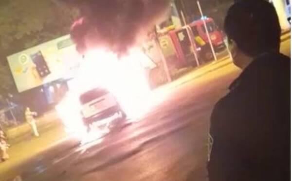 Crónica / Okái sununu un auto en la rotonda Oasis de CDe