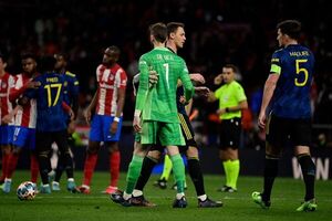 Elanga rescata al Manchester United ante el Atlético de Madrid - Fútbol - ABC Color