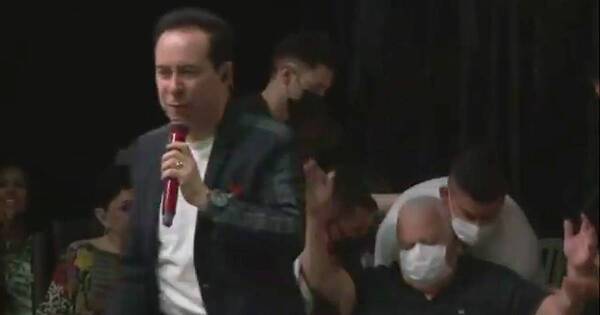 La Nación / Diputado Ozorio “tocado” en culto del pastor José Insfrán
