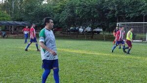 Pa'i demostraron su talento en futbolacho y sorprendieron al rollo