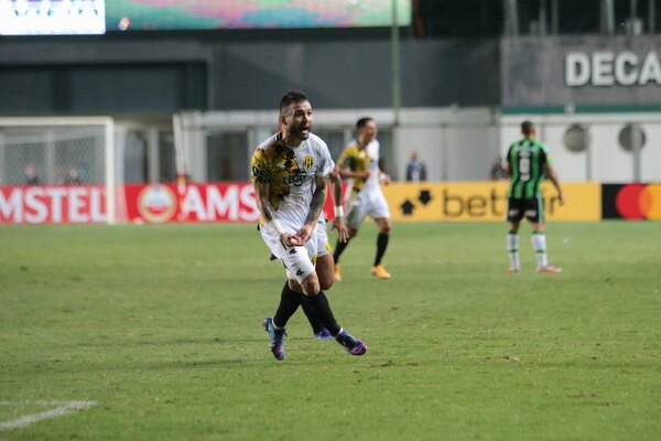 ¡En Copa es otra historia! Gracias a la guapeada de Josué Colmán, Guaraní pegó fuerte de visitante