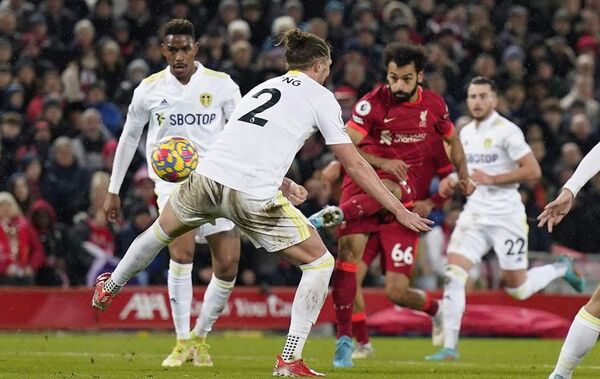 Liverpool golea 6-0 y se ubica a tres puntos del Manchester City - Fútbol - ABC Color