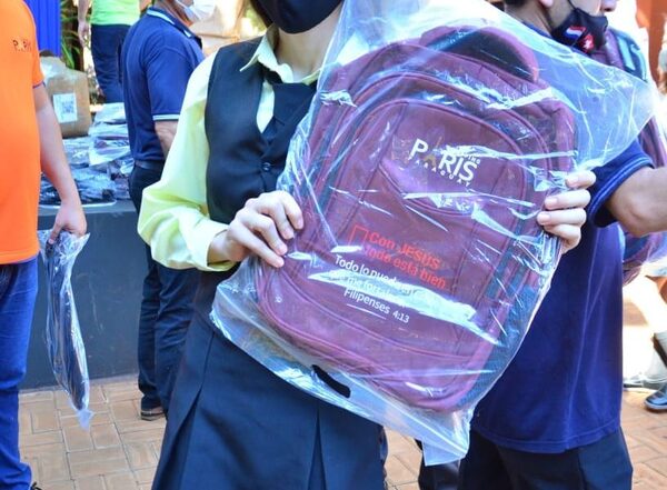Shopping París entregó más de 2.000 útiles escolares a niños, niñas y adolescentes para el inicio de clases – Diario TNPRESS