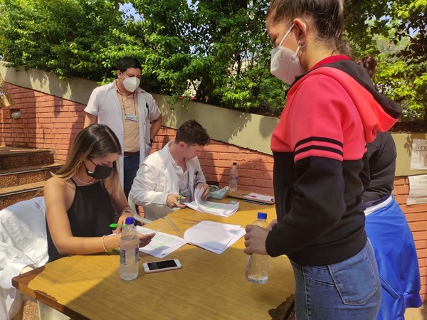 El 55% de los ingresantes a la carrera de medicina de la FCM-UNA son mujeres - .::Agencia IP::.