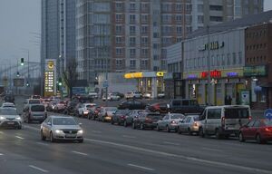 Pánico y colapso en las carreteras de Kiev para salir de la ciudad  - Mundo - ABC Color