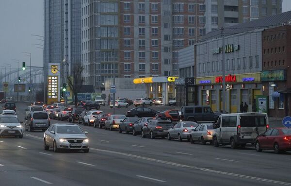 Pánico y colapso en las carreteras de Kiev para salir de la ciudad - Mundo - ABC Color