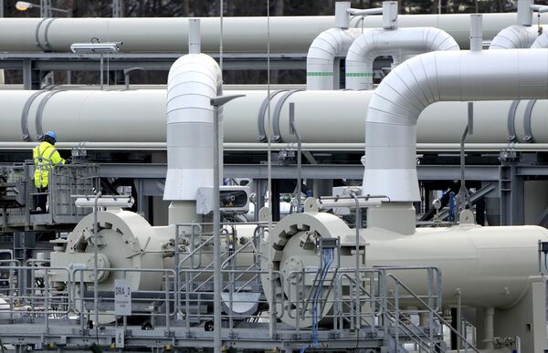 El gas se encarece más de un 30% y el petróleo supera los 100 dólares tras el inicio de la guerra en Ucrania