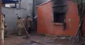 La Nación / Vivienda fue consumida por las llamas en Fernando de la Mora