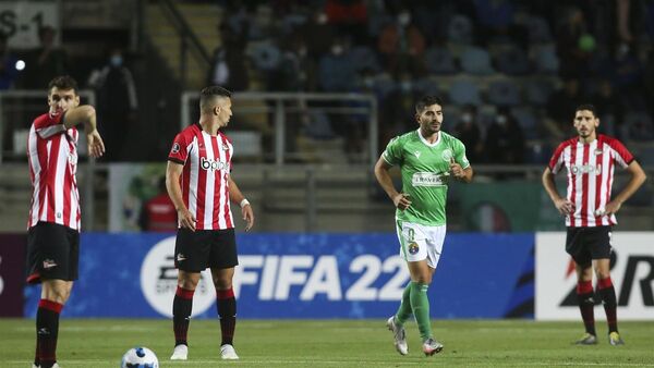 Audax Italiano derrota a Estudiantes en incidentado partido