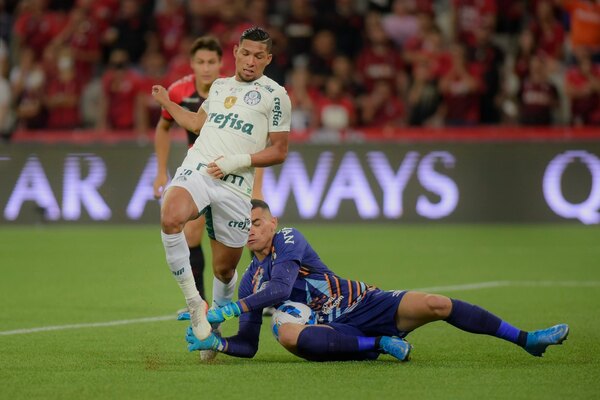 Palmeiras rescata un agónico empate ante Paranaense en la ida de la Recopa