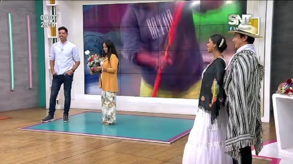 Homenaje a la Mujer Paraguaya con Francis Leonor - SNT