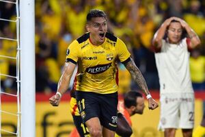 Atención Guaraní: Barcelona derrotó a Universitario en la ida - Guaraní - ABC Color