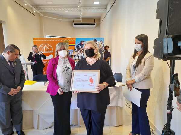 "Mujeres que inspiran", municipio reconoce labor de encarnacenas