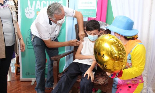 Prosigue vacunación en niños