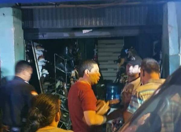Crónica / [Video] Feroz susto por fuego jeýma en el Mercado 4
