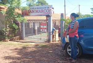 Joven madre denuncia que en escuela le niegan inscripción de sus hijos - La Clave