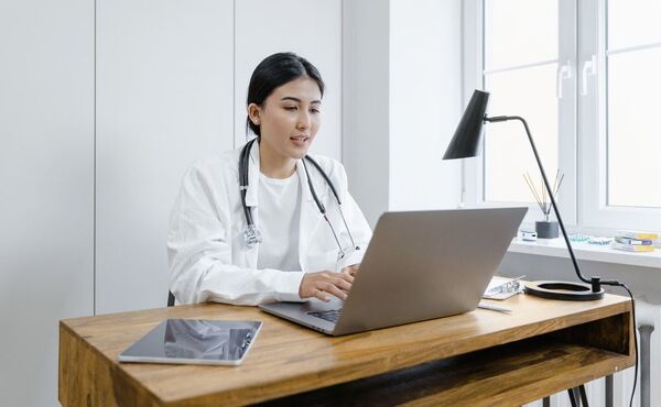Más mujeres quieren estudiar medicina en Paraguay este 2022