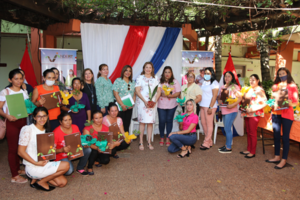 Indert entregó títulos de propiedad a 15 mujeres beneficiarias de Amambay y Canindeyú  - .::Agencia IP::.