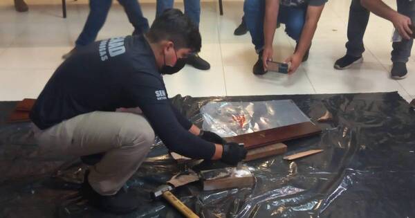 La Nación / Conexión España: extraen y pesan carga de cocaína incautada en Villeta