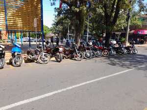 PMT advierte que motos pueden ser incautadas por estacionar en lugares no permitidos