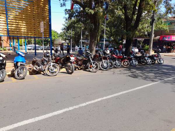 PMT advierte que motos pueden ser incautadas por estacionar en lugares no permitidos