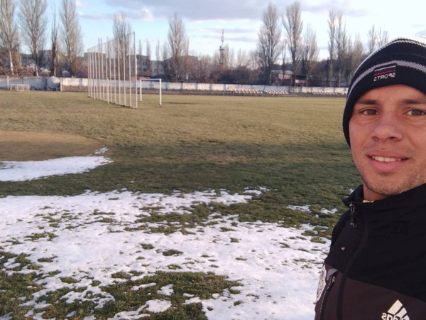 Futbolista paraguayo residente en Ucrania quedó varado en el país a causa del ataque del Rusia