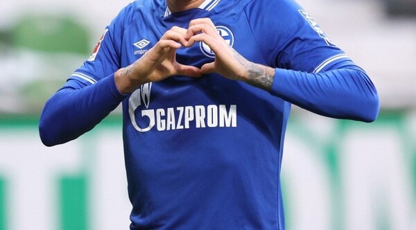 El Schalke 04 retira de su camiseta la publicidad del consorcio ruso Gazprom