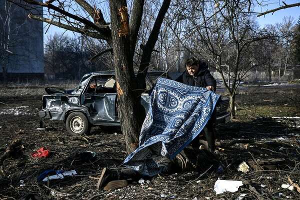 Pánico, destrucción y muerte en las calles: las fotos del ataque ruso en Ucrania