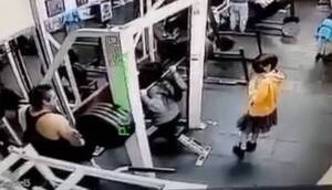 Crónica / [VIDEO]¡Terrible! Murió en el gym aplastada por una pesa