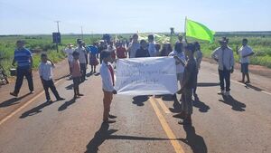 Comunidad indígena de San Pedro cierra ruta para exigir rubro docente - Nacionales - ABC Color