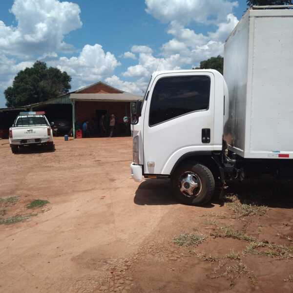 Hombre muere electrocutado tras arrojar agua a su freezer que se incendiaba