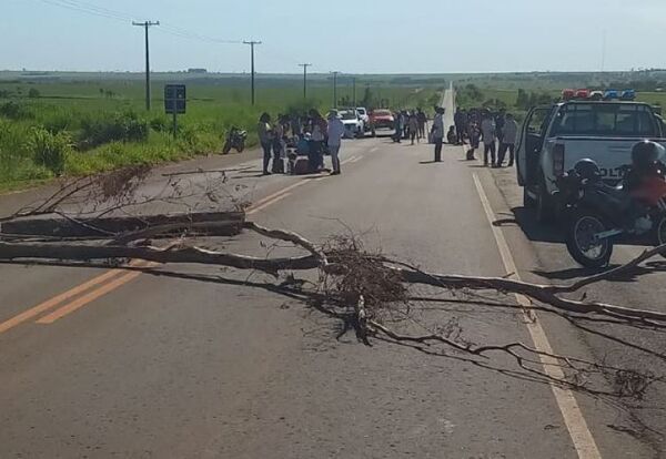 Indígenas cierran la ruta PY11 Juana María de Lara en Capitán Bado